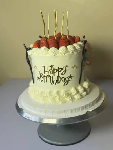 Cake topped with fresh strawberries